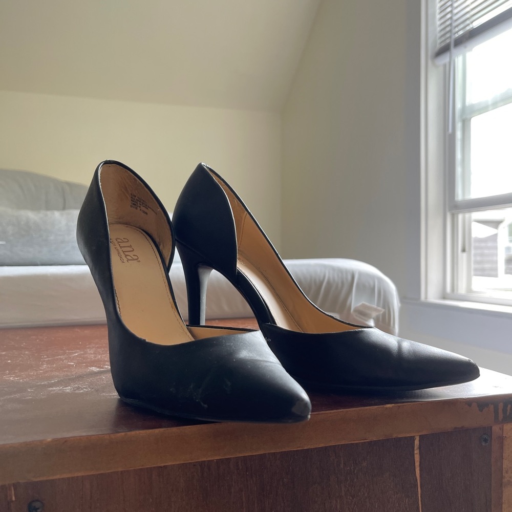 Black pointed toe heels